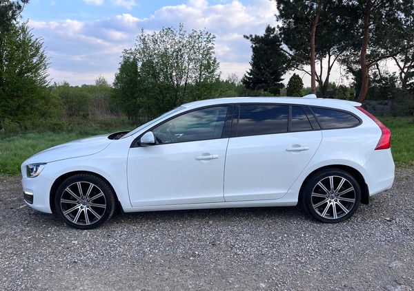 Volvo V60 cena 40900 przebieg: 253000, rok produkcji 2013 z Warszawa małe 781